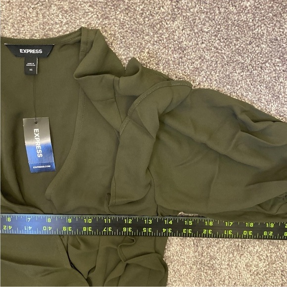 Express Women's Top Size XS Faux Wrap Puff Sleeves Peplum Olive Green NWT $54 - Picture 11 of 16